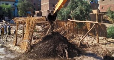 صور.. تنفيذ 4 قرار إزالة لتعديات عى حرم نهر النيل النيل بالأقصر 