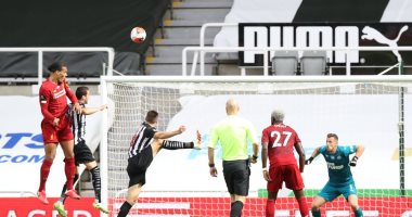 ليفربول يتعادل مع نيوكاسل يونايتد 1 - 1 بالشوط الأول فى الدوري الإنجليزي