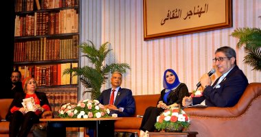 مشاركون بملتقى الهناجر الثقافى: السيسى نجح فى إعادة صورة الرئيس الزعيم