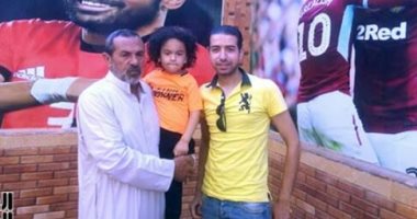 والد أحمد المحمدى: سعيد ببقاء أستون فيلا بالدوري الإنجليزي وهنأت ابنى بعد المباراة