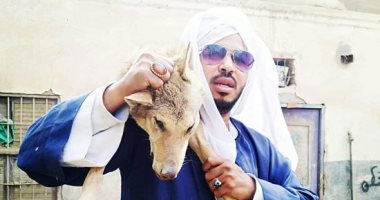 أنثى ذئب طاردته بعد اصطياد الذكر.. حكايات "الشاطر" صائد الذئاب من قلب الصحراء