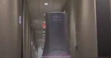 روبوت يقدم المشروبات والخدمات لغرف نزلاء فندق بأمريكا دون تواصل.. فيديو