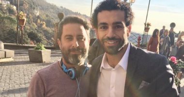 المخرج هادى الباجورى يهنئ محمد صلاح بلقب الدورى الإنجليزى بصورة قديمة