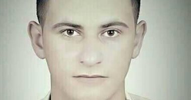 كلنا جيش مصر.. "هشام" من البحيرة يشارك صورته بالزى العسكرى