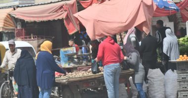 اضبط مخالفة.. انتشار الأسواق والمواقف العشوائية فى دمنهور بالبحيرة.. صور