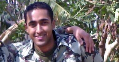 كلنا جيش مصر .. "أحمد" من محافظة الإسماعيلية يشارك صورته بالزى العسكرى