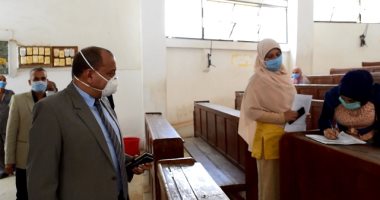 رئيس جامعة بني سويف يتفقد امتحانات كلية التربية