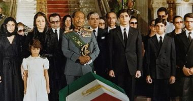 زى النهاردة.. رحيل شاه إيران ودفنه بجنازة عكسرية بمسجد الرفاعى بالقاهرة.. صور