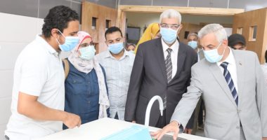 رئيس جامعة المنوفية يتفقد تجهيزات طب الأسنان
