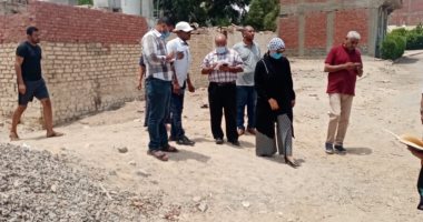 رئيس مدينة سفاجا تجرى جولة تفقدية بالشوارع لرصد مخالفات المبانى.. صور