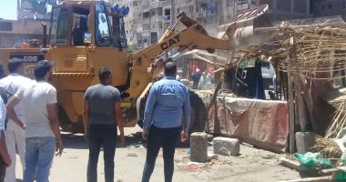 صور.. حملة مكبرة لإزالة التعديات على حرم السكة الحديد شرق الإسكندرية