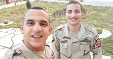 كلنا جيش مصر.. "أسامة" من الدقهلية يشارك صورته مع زملائه فى الخدمة العسكرية