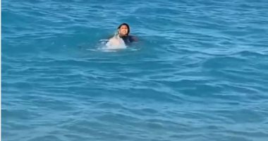 هالة صدقى تعود للبحر بعد غياب: رجعت تانى لحبيبى الغالى.. فيديو