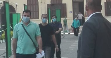طلاب الفرق النهائية بجامعة القاهرة يدخلون لجان الامتحانات.. صور
