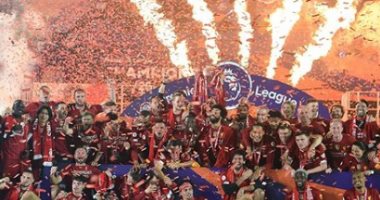 ليفربول يواصل احتفالاته بلقب الدورى بصورة لنجوم الريدز يتوسطهم محمد صلاح