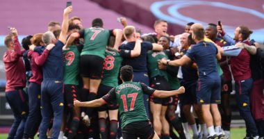 أستون فيلا يواصل احتفالاته: صباح البقاء فى الدورى الممتاز
