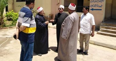 رئيس المنطقة الأزهرية بالمنوفية يتففد أعمال رصف مداخل ومخارج الطرق الرئيسية