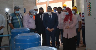 محافظ المنيا يتابع تشغيل محطة رفع صرف صحى وأعمال تطوير مركز شباب كفر المغربى