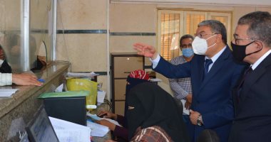 محافظ المنيا يتابع استقبال طلبات التصالح فى مخالفات البناء 