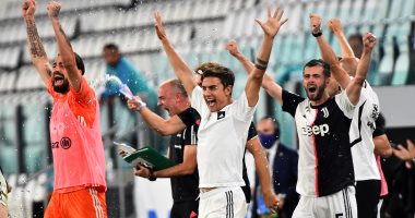 احتفالات لاعبو يوفنتوس بعد التتويج بلقب الدورى الإيطالى