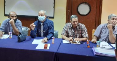 صور.. مدير تعليم الأقصر يعلن انتظام امتحانات الدبلومات الفنية  