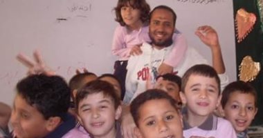 حكاية صورة.. "طارق" يروى قصة أحلى لقطة فى حياته مع طلابه عام 2013