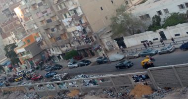 قارئ يشكو هدم سور السكة الحديد وتحويله لمكان لجمع القمامة بسيدى بشر