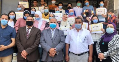 مدير تعليم الإسماعيلية يكرم أوائل الشهادة الإعدادية