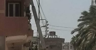 اضبط مخالفة.. عمود إنارة مائل بالقرب من مجلس مدينة الإبراهيمية بالشرقية