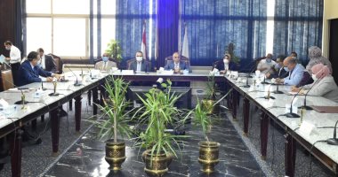 مجلس جامعة الزقازيق يكرم ونائب رئيس الجامعة لشئون الدراسات العليا والبحوث
