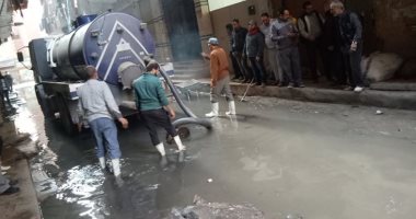 سيبها علينا.. قارئ يشكو انتشار مياه الصرف الصحى بشارع أولاد درويش بإمبابة