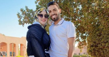 إسلام محارب يغازل زوجته فى عيد زواجهما الخامس: كل سنة وانتى سند ليا يا حبيبتى