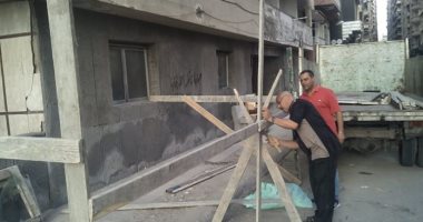 تساقط أجزاء خرسانية من عقار بالمنتزه شرق الإسكندرية دون إصابات.. صور