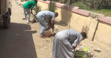 استجابة لشكاوى المواطنين .. محافظ أسوان يوجه المسئولين برفع تراكمات القمامة بالصداقة