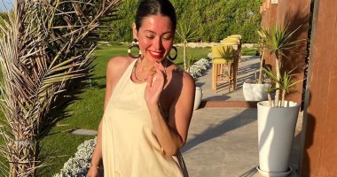 لقاء الخميسى تتألق فى جلسة تصوير بملابس صيفية خلال قضاء أجازتها.. صور