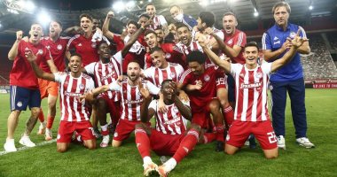 "مع عائلتى الكبيرة".. أحمد حسن كوكا يواصل احتفالاته بالتتويج بالدورى اليونانى