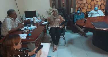 مستشفى الأقصر العام تناقش استعداداتها للتأمين الصحى بعد فترة العزل.. صور