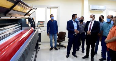رئيس جامعة بنى سويف يتفقد التشغيل التجريبى لمركز الطباعة والنشر.. صور