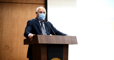 محافظ بورسعيد يهنئ الشباب الفائزين بمشروع أكشاك شارع 3/7 السياحى 