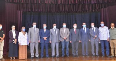 رئيس جامعة أسيوط يفتتح مسرح كلية الآداب بعد تجهيزه وتطويره