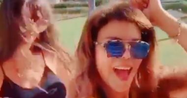 ناهد السباعى تستمتع بالصيف برقصة قبل العيد.. فيديو وصور