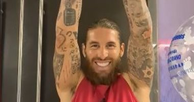 سيرجيو راموس يحمل أغلى الكؤوس التى حصدها مع ريال مدريد فى فيديو على تيك توك