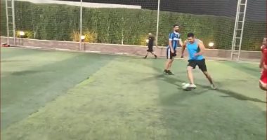 محمد عز يتهم فيروس كورونا بإهدار هدف محققا فى لقاء كرة مع أصدقائه.. فيديو