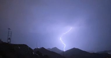 سقوط الأمطار على منى وبرق ورعد فى مكة المكرمة بليلة عرفة.. فيديو وصور