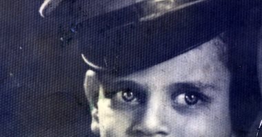 حكاية صورة.. عادل يحكى قصة صورته وهو طفل بالزى العسكرى 