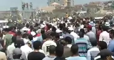 أهالى الدقهلية يشيعون جثمان 3 مهندسين لقوا مصرعهم بحادث طريق 