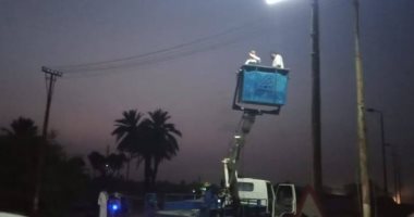 رفع كفاءة الإنارة العامة بالطريق الرئيسي لقرية اقليت بمدينة كوم امبو
