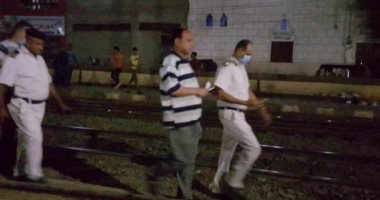صور.. مصرع شاب أسفل عجلات القطار فى سوهاج 