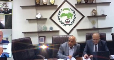 الخشت يشارك بندوة اتحاد الجامعات العربية ويستعرض تجارب جامعة القاهرة فى التحول الرقمى