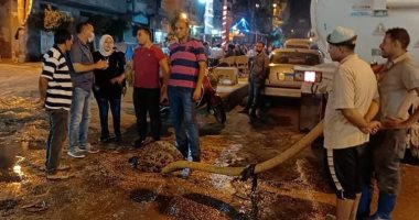 الدفع بفريق صيانة للسيطرة على طفح الصرف الصحى بأحد شوارع المحلة
